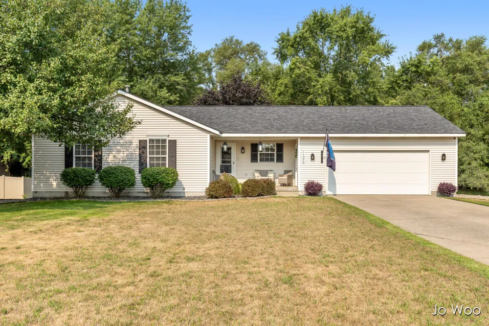 11395 Hunters Meadow Drive Allendale, MI 49401