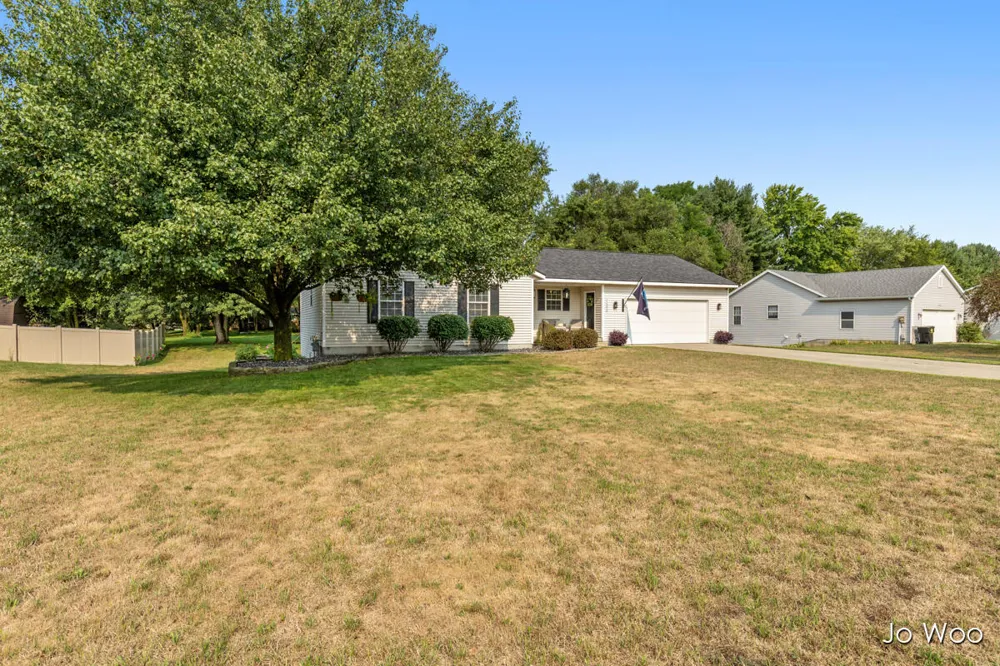 11395 Hunters Meadow Drive Allendale, MI 49401