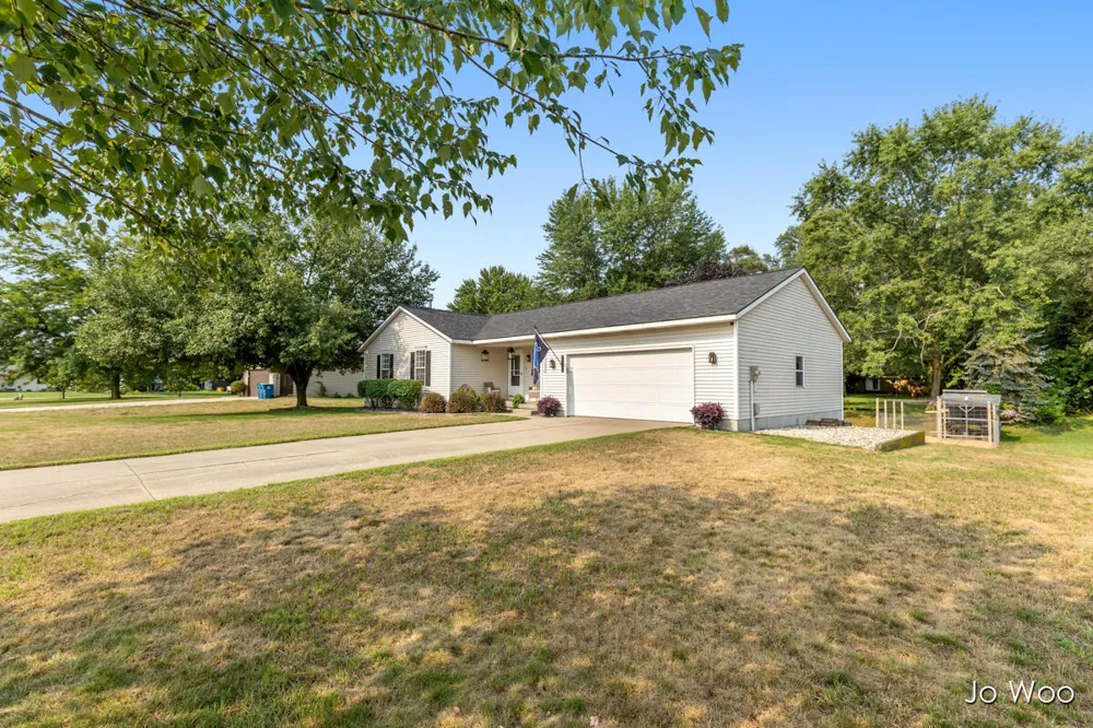 11395 Hunters Meadow Drive Allendale, MI 49401