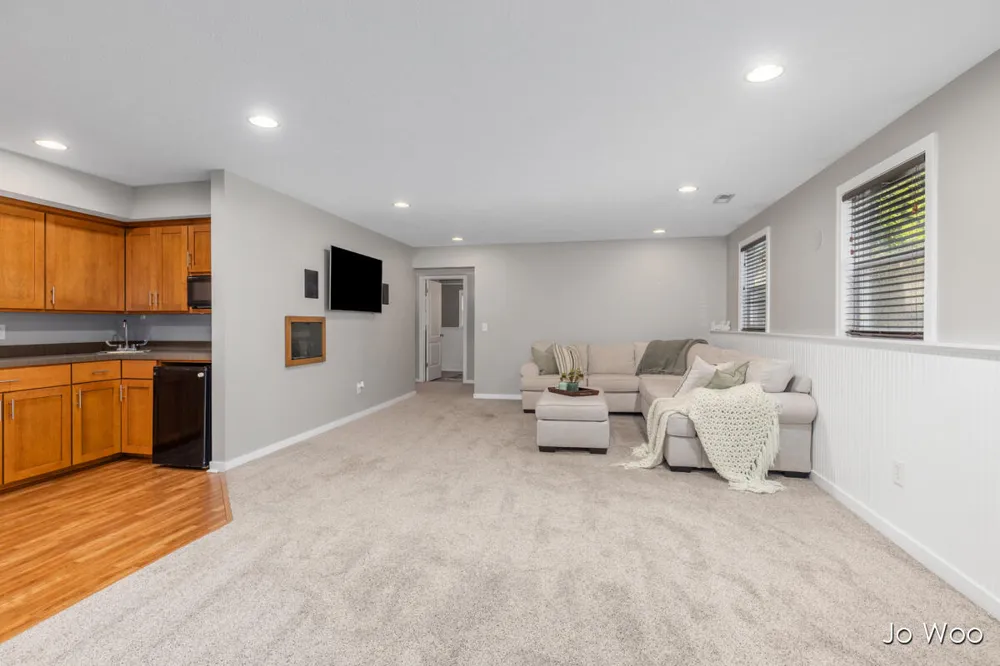 11395 Hunters Meadow Drive Allendale, MI 49401