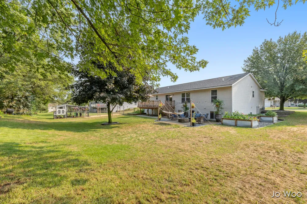 11395 Hunters Meadow Drive Allendale, MI 49401