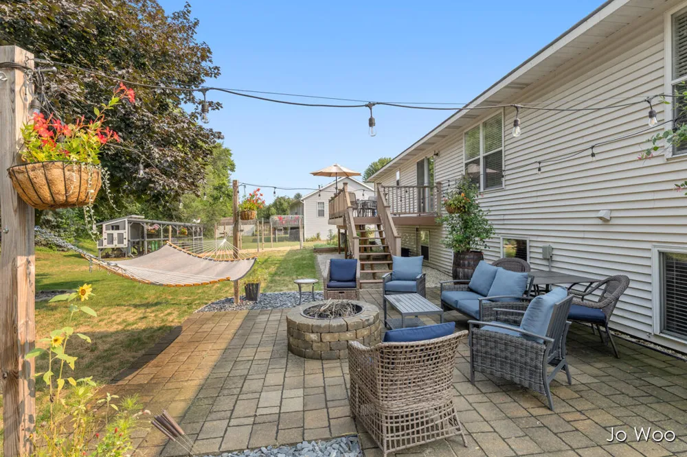 11395 Hunters Meadow Drive Allendale, MI 49401