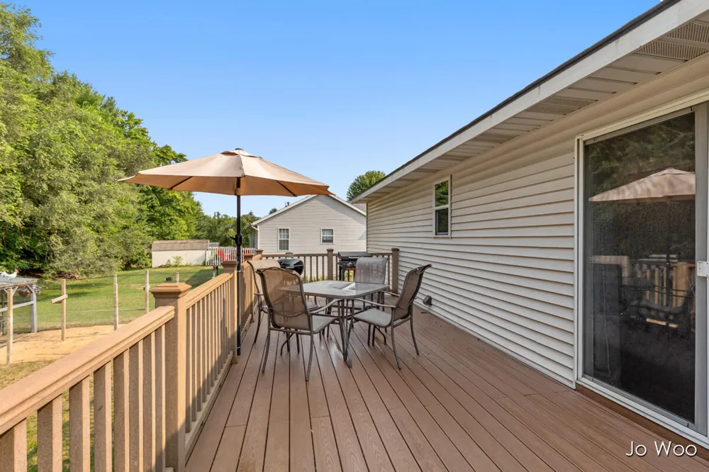 11395 Hunters Meadow Drive Allendale, MI 49401
