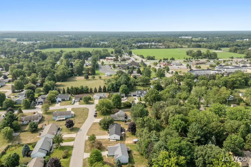 11395 Hunters Meadow Drive Allendale, MI 49401