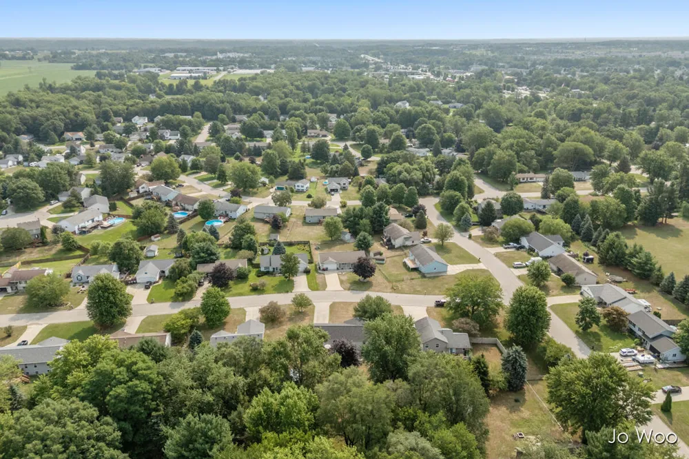 11395 Hunters Meadow Drive Allendale, MI 49401