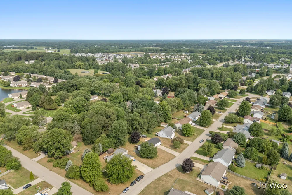 11395 Hunters Meadow Drive Allendale, MI 49401