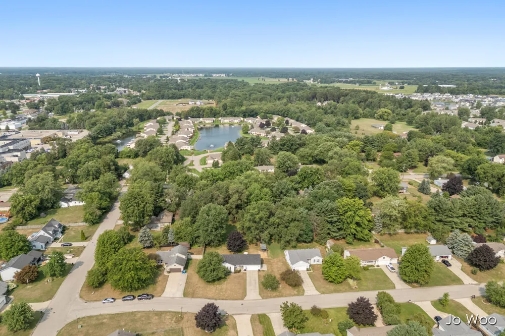 11395 Hunters Meadow Drive Allendale, MI 49401