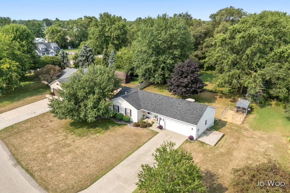 11395 Hunters Meadow Drive Allendale, MI 49401