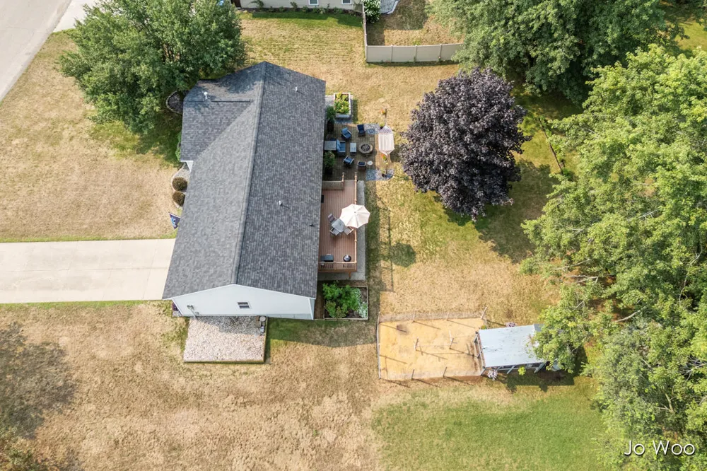 11395 Hunters Meadow Drive Allendale, MI 49401
