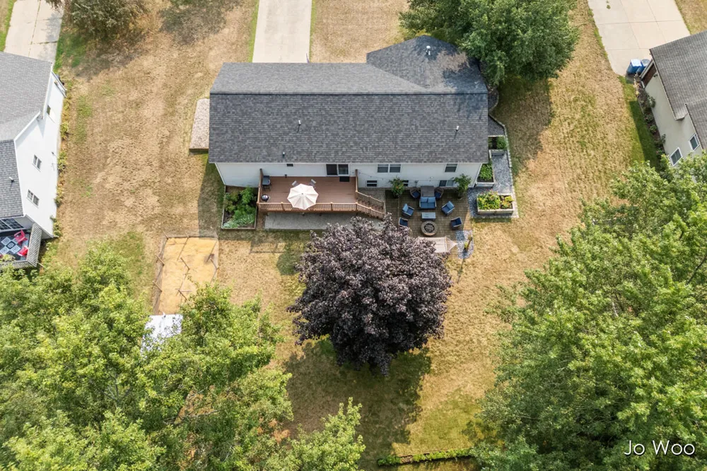 11395 Hunters Meadow Drive Allendale, MI 49401