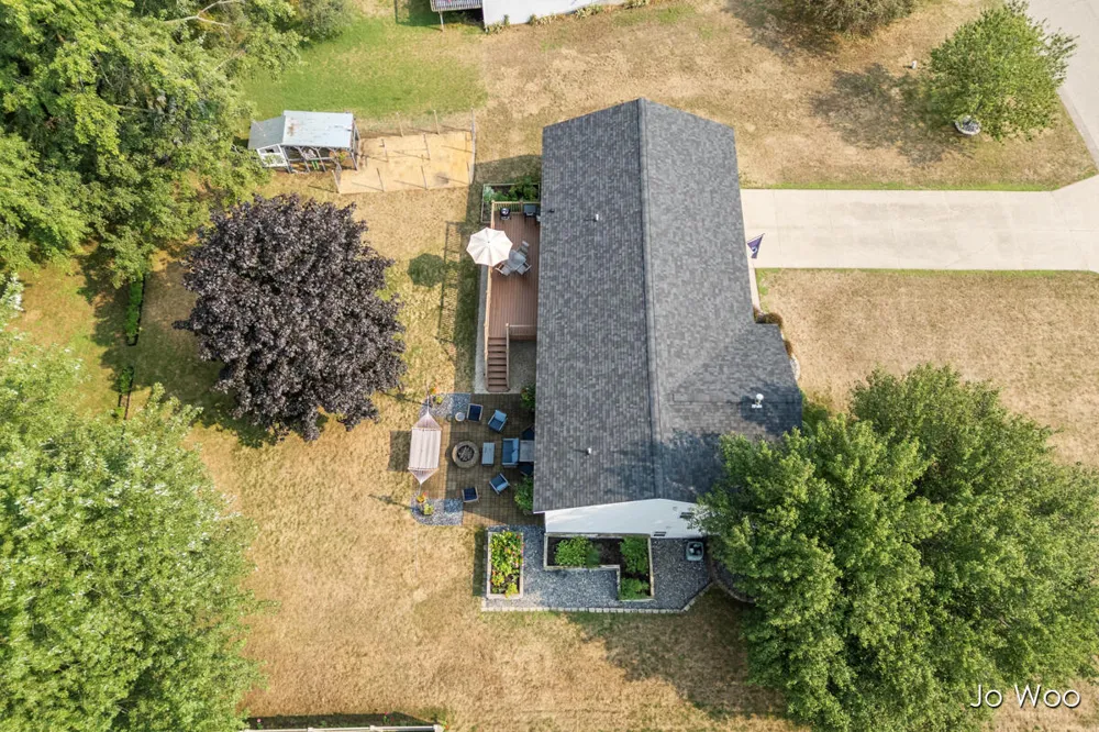 11395 Hunters Meadow Drive Allendale, MI 49401
