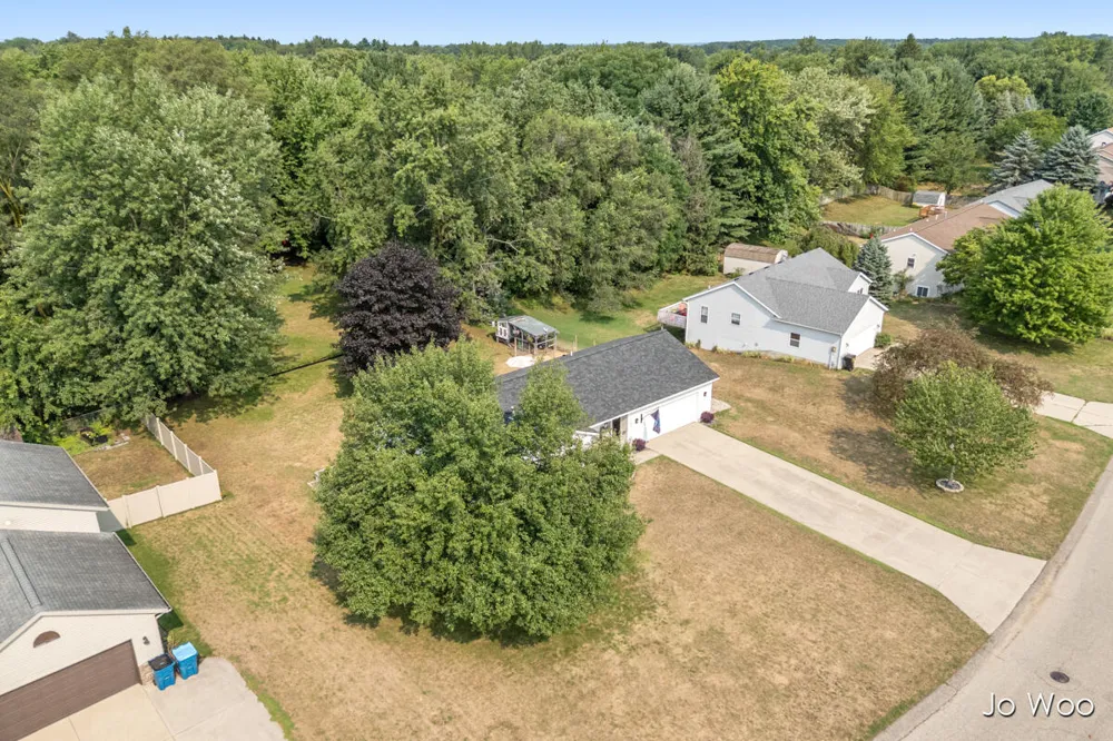 11395 Hunters Meadow Drive Allendale, MI 49401