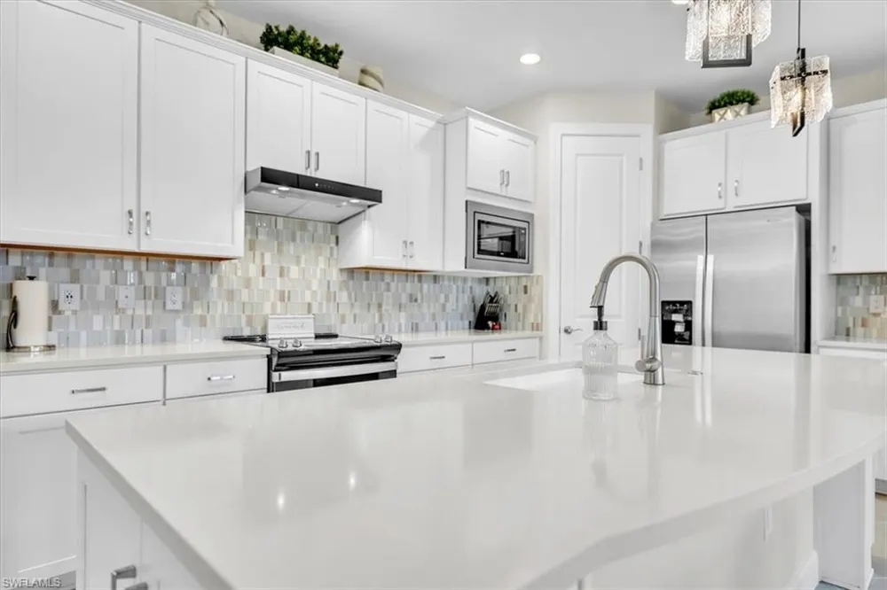 17146 Oakstead Drive Alva, FL 33920