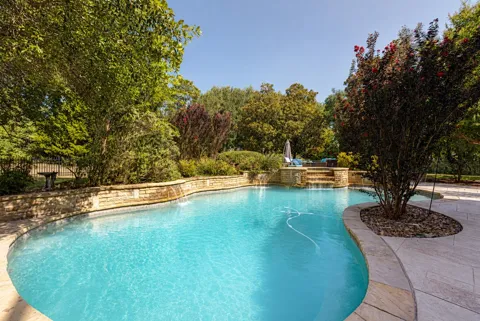 242 Ridgemont Drive