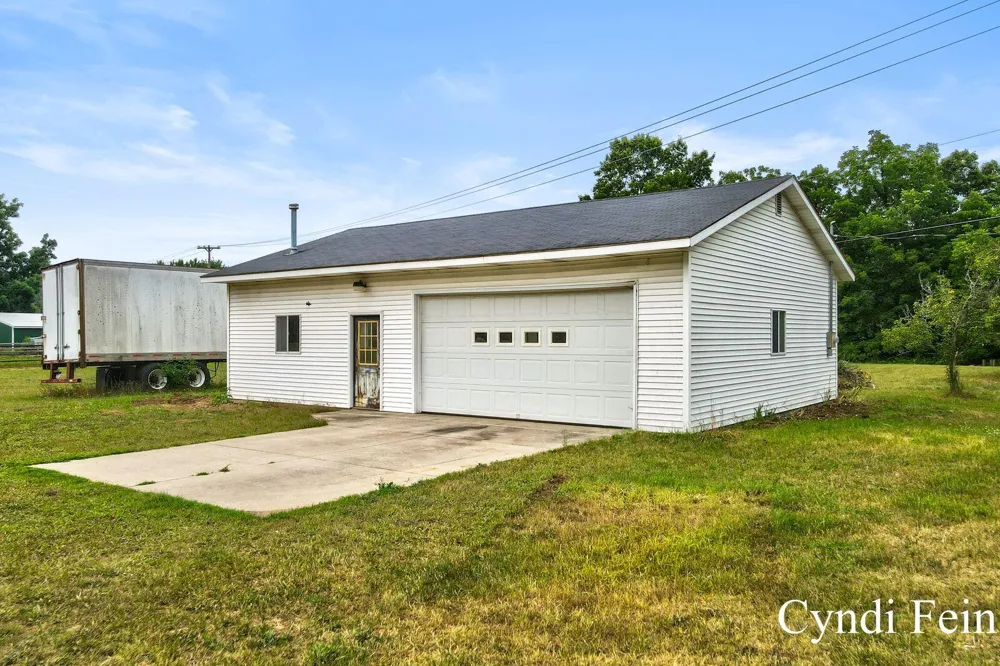 4144 30th Street Dorr, MI 49323