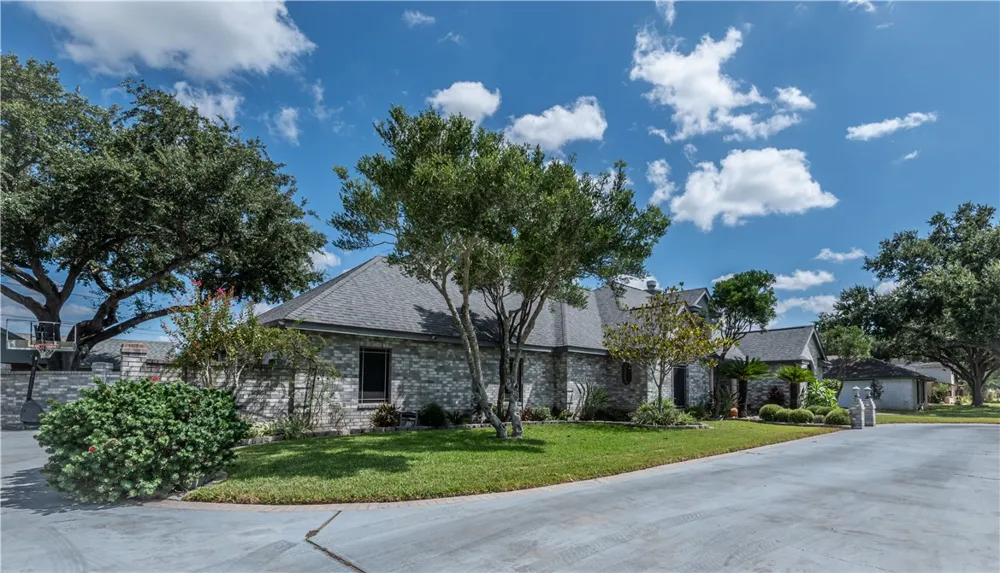1825 Clarice Avenue Alice, TX 78332