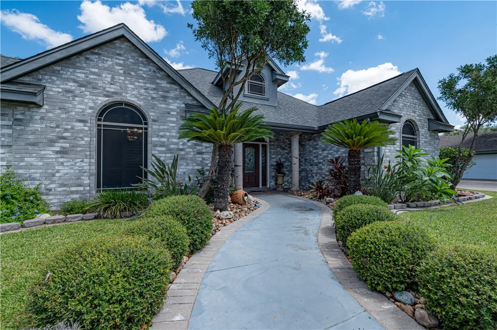 1825 Clarice Avenue Alice, TX 78332