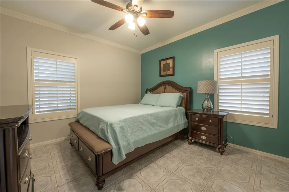 1825 Clarice Avenue Alice, TX 78332