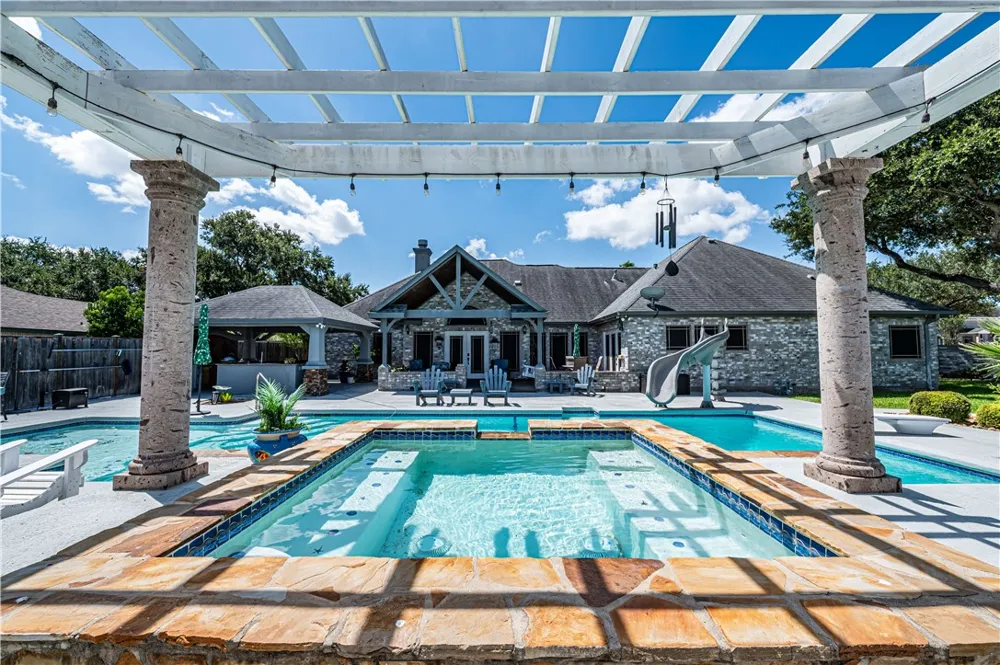 1825 Clarice Avenue Alice, TX 78332