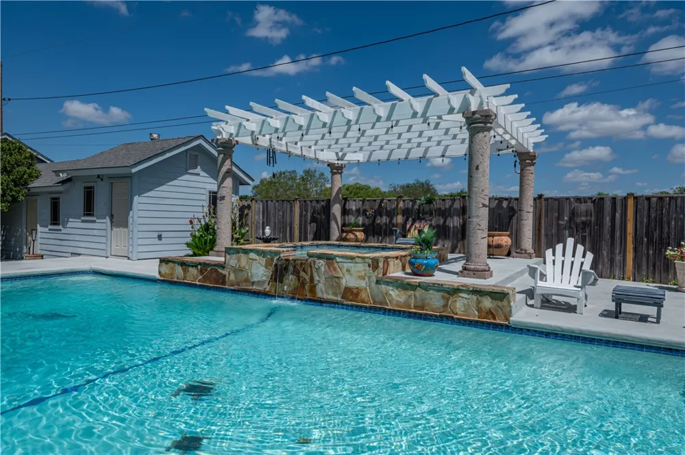 1825 Clarice Avenue Alice, TX 78332