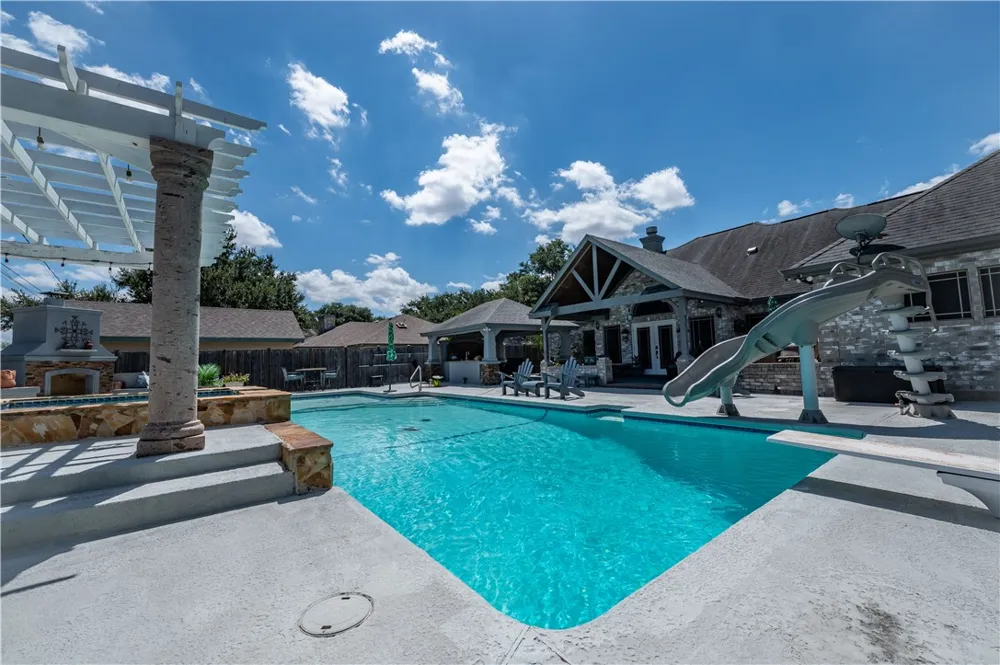 1825 Clarice Avenue Alice, TX 78332