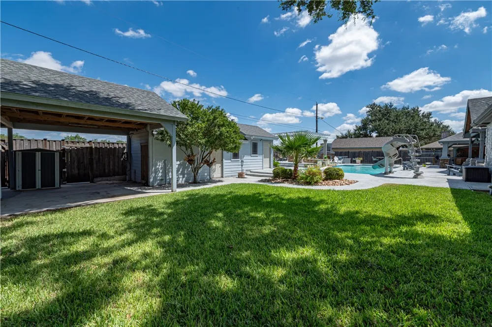1825 Clarice Avenue Alice, TX 78332