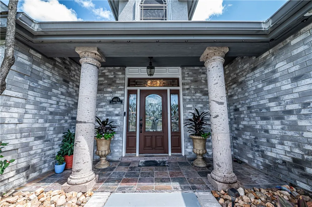 1825 Clarice Avenue Alice, TX 78332