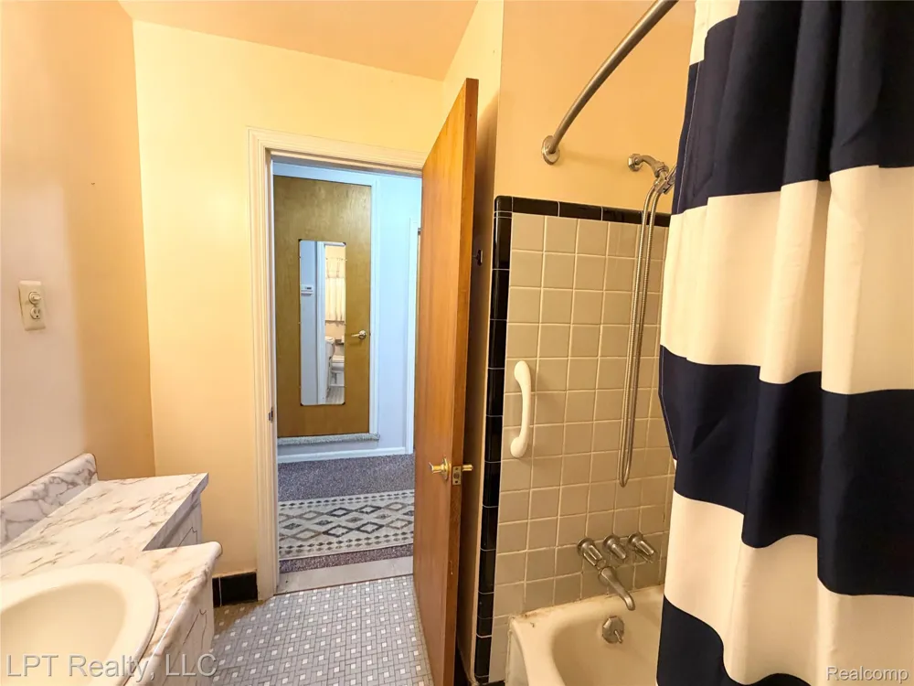 2266 Progress Avenue Lincoln Park City, MI 48146