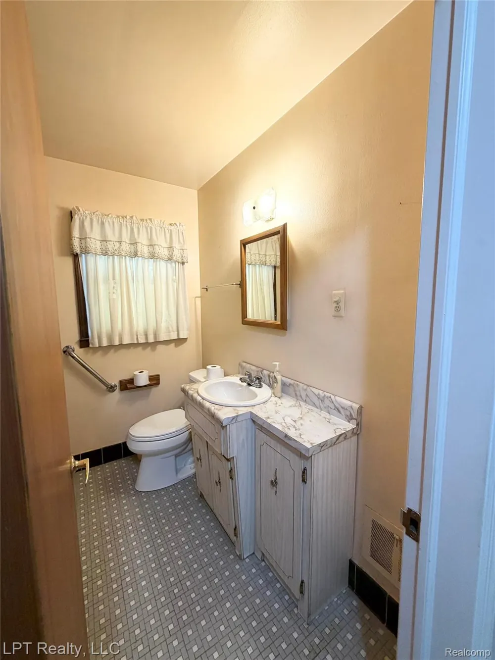 2266 Progress Avenue Lincoln Park City, MI 48146
