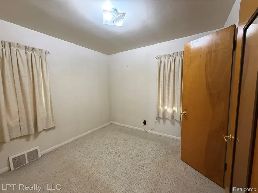 2266 Progress Avenue Lincoln Park City, MI 48146