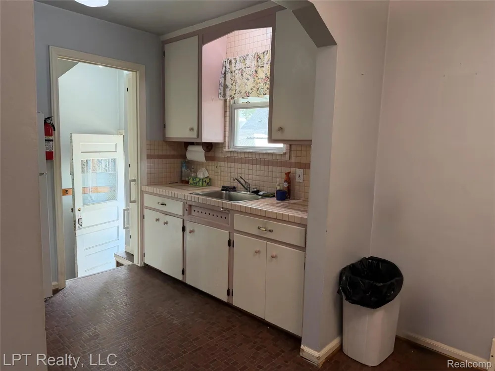 2266 Progress Avenue Lincoln Park City, MI 48146