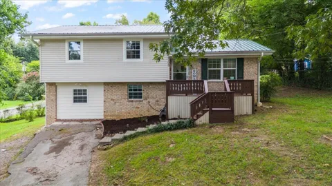 4705 Treemont Circle NE