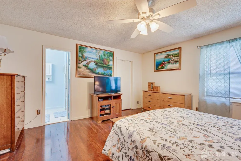 10 Woodmere Drive Sayreville, NJ 08859