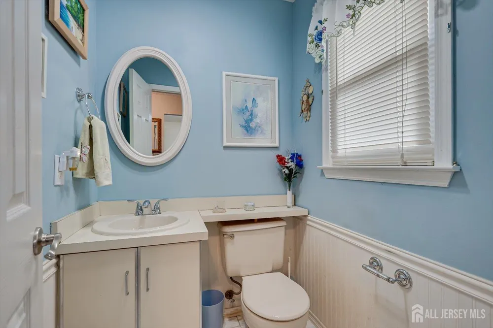 10 Woodmere Drive Sayreville, NJ 08859