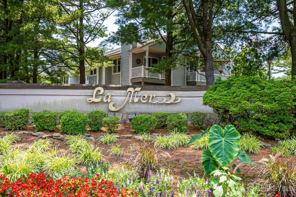 10 Woodmere Drive Sayreville, NJ 08859