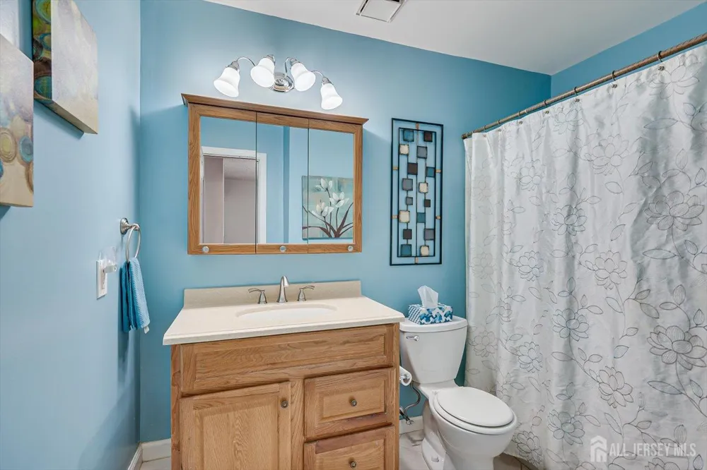 10 Woodmere Drive Sayreville, NJ 08859