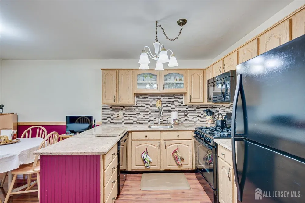 10 Woodmere Drive Sayreville, NJ 08859