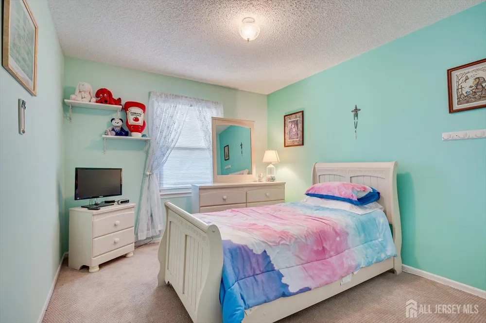10 Woodmere Drive Sayreville, NJ 08859