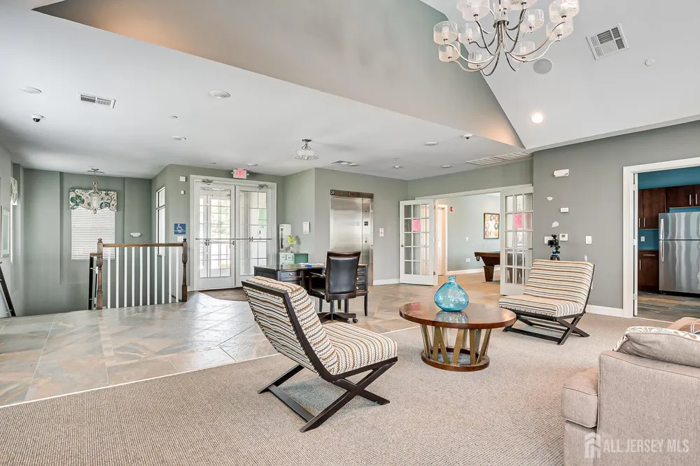 10 Woodmere Drive Sayreville, NJ 08859