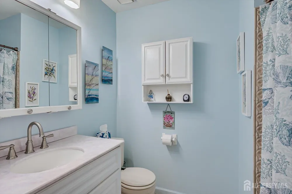 10 Woodmere Drive Sayreville, NJ 08859