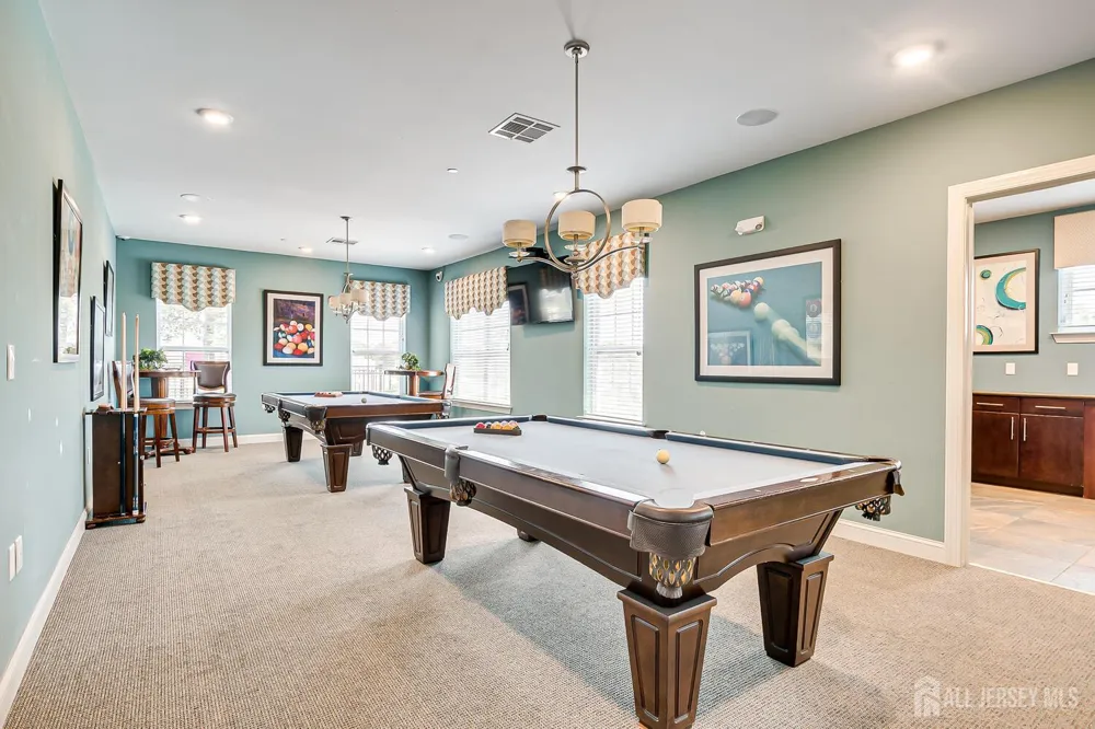 10 Woodmere Drive Sayreville, NJ 08859