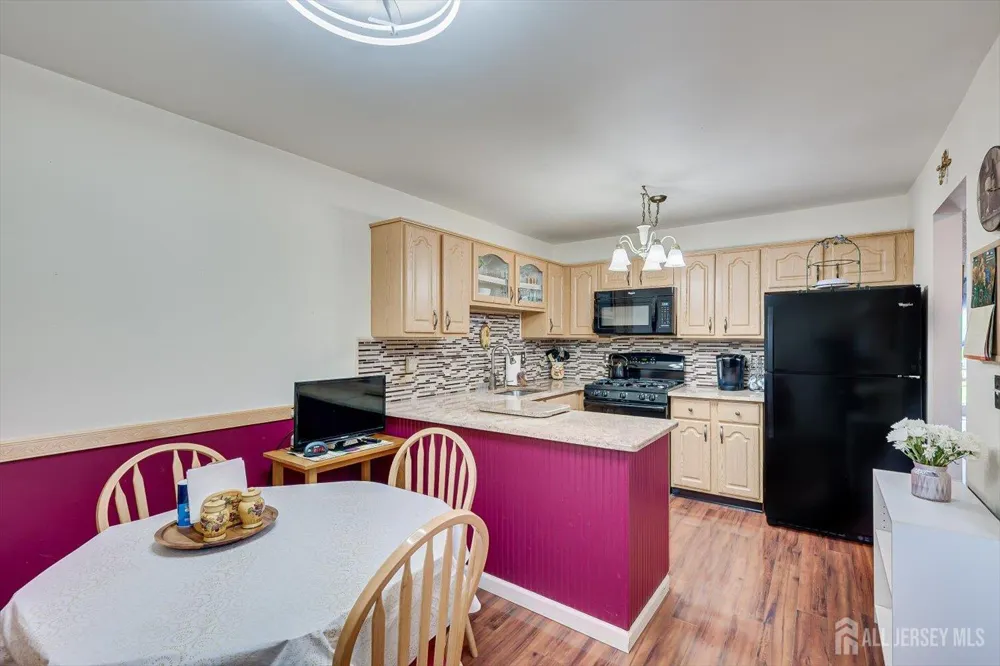 10 Woodmere Drive Sayreville, NJ 08859