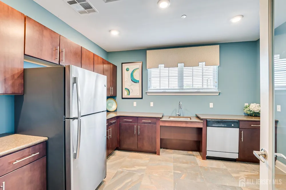 10 Woodmere Drive Sayreville, NJ 08859