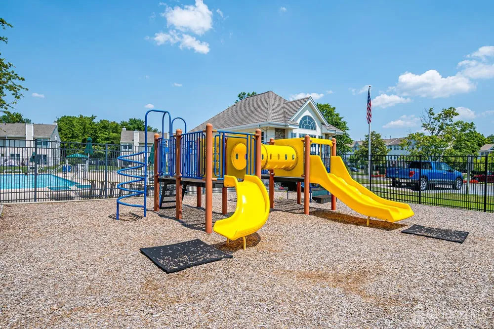 10 Woodmere Drive Sayreville, NJ 08859