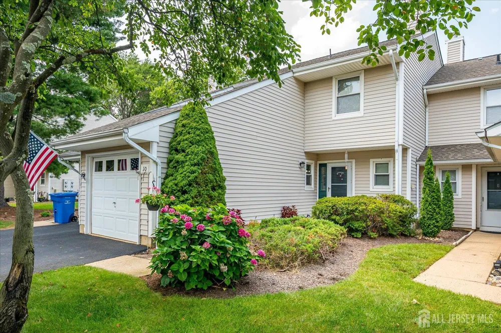 10 Woodmere Drive Sayreville, NJ 08859