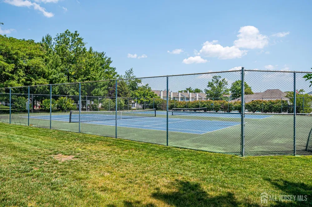 10 Woodmere Drive Sayreville, NJ 08859