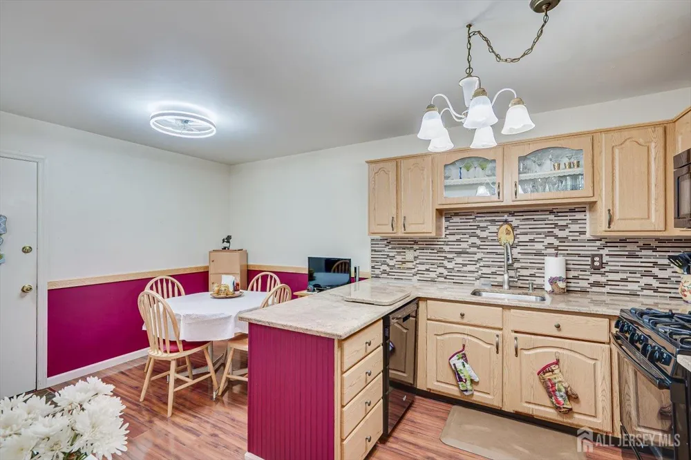 10 Woodmere Drive Sayreville, NJ 08859