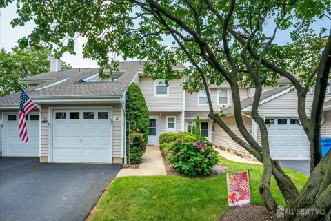 10 Woodmere Drive