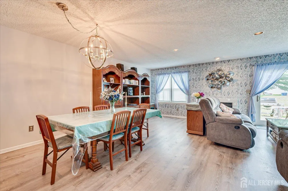 10 Woodmere Drive Sayreville, NJ 08859