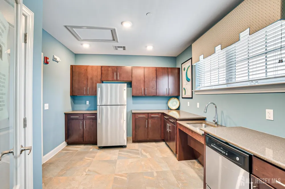 10 Woodmere Drive Sayreville, NJ 08859